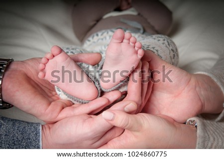 Little new born feets