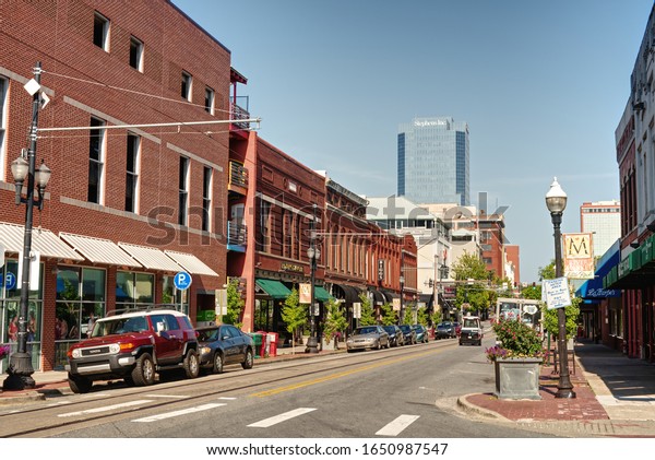 LITTLE ROCK, ARKANSAS, USA - JULY 25, 2019:
Downtown Little Rock, Arkansas. Street scenery with typical
redbrick buildings.