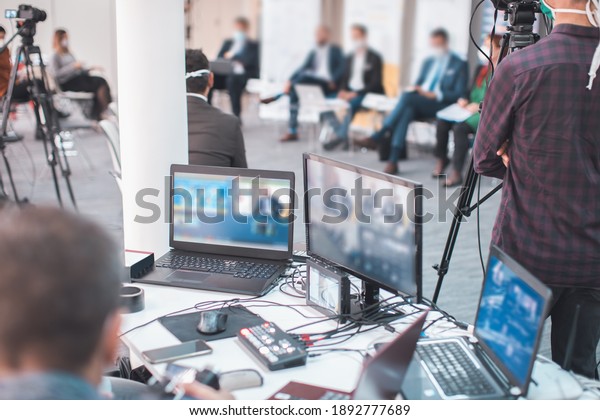 live\
internet streaming of business conference\
meeting