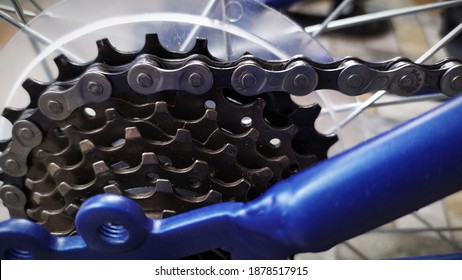 Live like gears and chains are interconnected helping each other - Shutterstock ID 1878517915