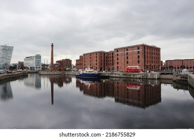 Liverpool, England- August 20th, 2018: Beautiful Sunny Morning And Smooth River Surface At Liverpool`s Albert Dock, In Foreground Brick Building Of Tate Modern