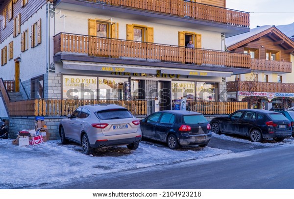Livigno, Italy -\
December 31, 2021 - street view of the main shopping street - Via\
Plan with cars and perfume\
store