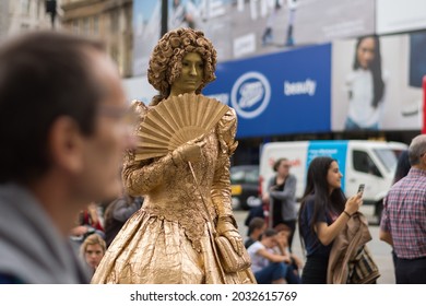 Living Statue In Picadilly Circus, London, August 2017