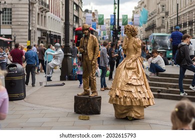 Living Statue In Picadilly Circus, London, August 2017