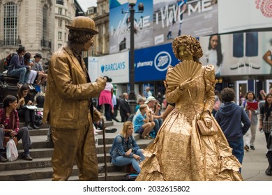 Living Statue In Picadilly Circus, London, August 2017