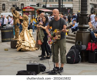 Living Statue In Picadilly Circus, London, August 2017