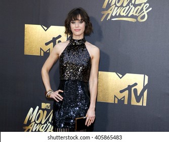 Lizzy Caplan At The 2016 MTV Movie Awards Held At The Warner Bros. Studios In Burbank, USA On April 9, 2016.