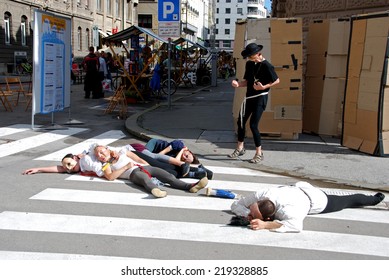 LJUBLJANA, SLOVENIA - SEP. 22, 2014: Tragic Death Of Romeo And Juliet In Performance By Street Theater Ana Monro & Sugla At Street Festival Our Streets, Our Decision On European Mobility Week 2014. 