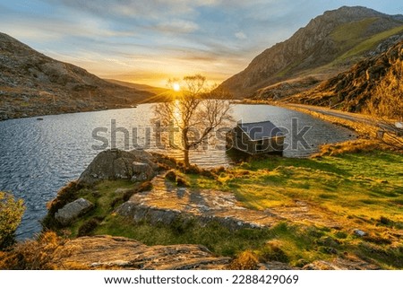 LLyn Ogwen at sunrise in Snowdonia, Wales