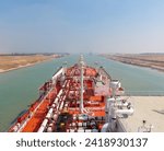 LNG carrier crossin Suez canal