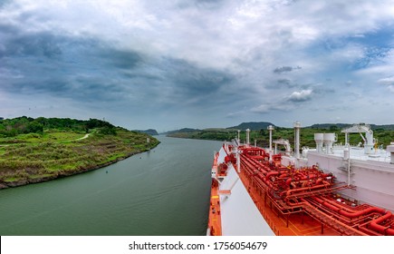 LNG carrier crossing panama canal