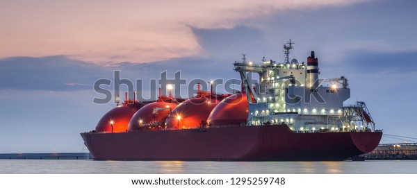 LNG\
TANKER - Ship at dawn moored to the gas\
terminal