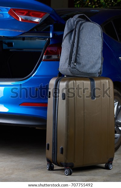 Loading bags for\
car travel. Car holiday trip\

