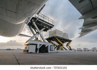 loading cargo outside cargo plane