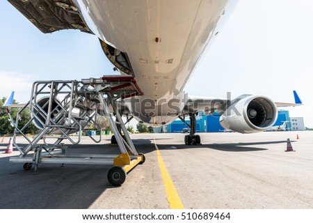 Loading cargo plane 