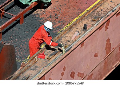 736 Barge loader Images, Stock Photos & Vectors | Shutterstock