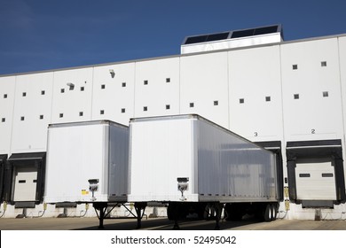 2,118 Semi truck loading dock Images, Stock Photos & Vectors | Shutterstock