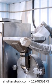 Loading Ingredients Into A Pharmaceutical Powder Shredder