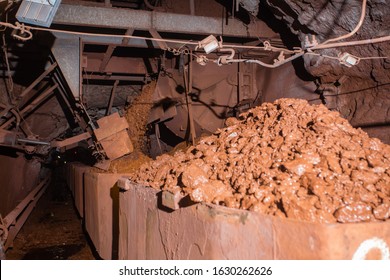 Loading The Mining Carts Wagons Bauxite Ore From Orechute