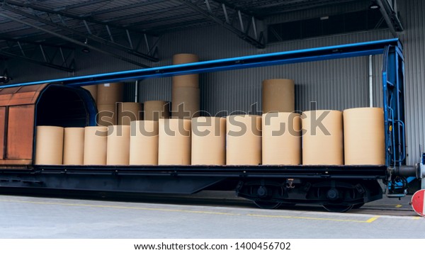 Loading trains . Industry container . Freight\
forwarding services. Shipping in the\
car.