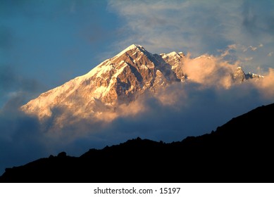 Lobuje in Nepal at sunset