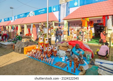 Local Artisans Selling Handmade Crafts And Home Decoration Items At A Handicraft Fair At Kolkata, India, Dated January 18, 2022. 