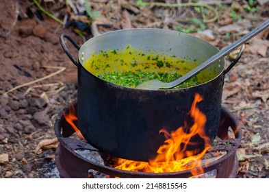 local cooking of soup, African dishes, Restaurant, meal, Firewood, fire, cooking pot.