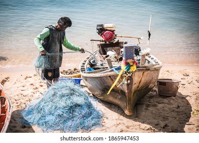 1,037 Fishermen cleaning nets Images, Stock Photos & Vectors | Shutterstock