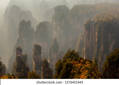 Located In North-western Hunan, The Wulingyuan Scenic Area Consists Of Three Parts: Zhangjiajie National Forest Park, Suoxiyu Nature Reserve And Tianzi Mountain Natural Reserve