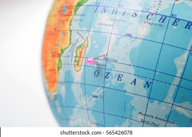Location Reunion Island. Pink pin on the world globe - Shutterstock ID 565426078