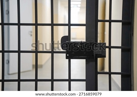 A lock with a grate in the colony.