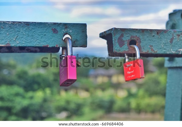 Lock the lover\'s love key is a symbol of love\
forever.(Lock of Love)