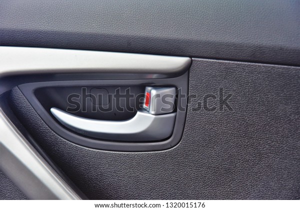 lock on the car\
door