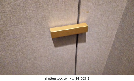  The Lock That The Bathroom Door 