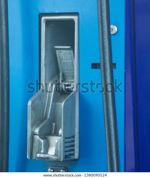 Locking the\
dispenser will seem normal when we add fuel.  It can also run\
numbers according to the amount, amount, or number of liters.  Of\
the system that employees can enter\
normally