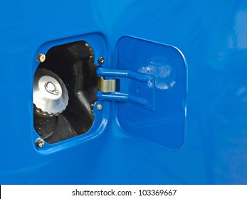 Locking petrol cap