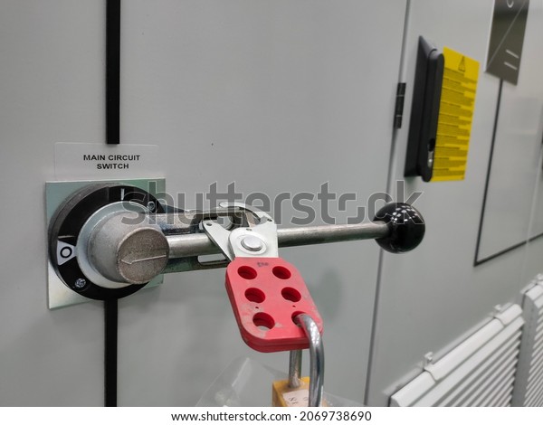 Lockout
Tagout , Electrical safety system.Key lock switch or circuit
breaker for safety protect.in electric
room
