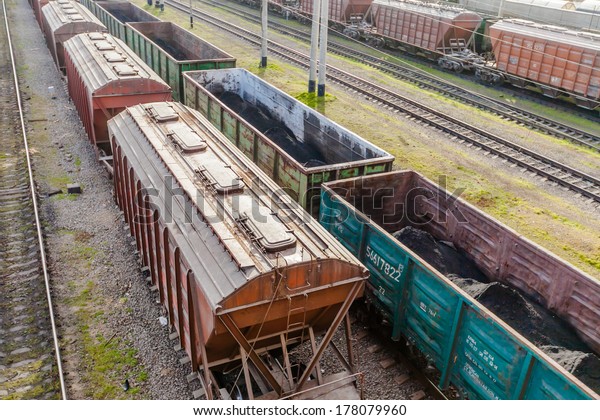The locomotive drags\
freight cars 