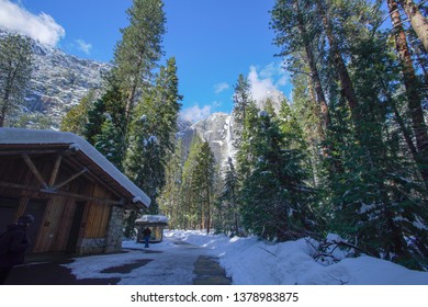 Imagenes Fotos De Stock Y Vectores Sobre Yosemitefalls Shutterstock