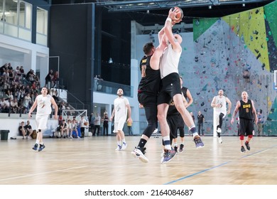 Lodz, Poland, Zatoka Sportu Lodz University Of Technology, 03-06-2022, CNBA Finals (cnba.pl), Z Kims Vs. Komary. Marcin Gortat Former NBA Player As A Star In Komary Team.