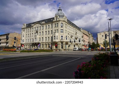  LODZ,POLAND, STREET,SEPTEMBER 2022 ;  Beautiful Historic Townhouse In Lodz - Beautiful Tenement House After Renovation 