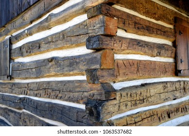 Log cabin corner assembly.