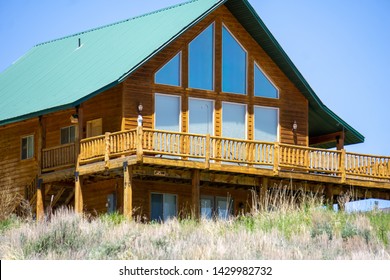 Imagenes Fotos De Stock Y Vectores Sobre Garden Log Cabin