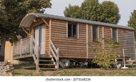 Log Cabin Shepherds Hut With Curved Roof