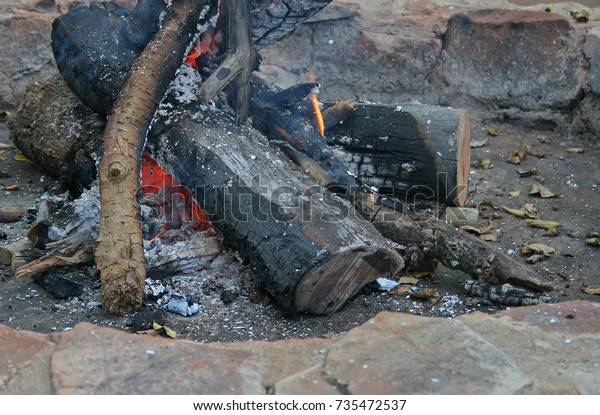 Log Fire Fire Pit Stock Photo Edit Now 735472537