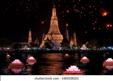 Loi Krathong Festival at Arun Temple, Bangkok, Thailand.