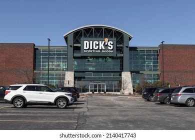 Lombard - Circa March 2022: Dick's Sporting Goods Retail Location. Dick's Sporting Goods Retails Athletic Apparel, Footwear, And Equipment For Sports.