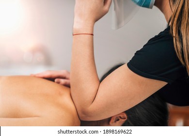 Lomi Lomi Hawaiian Back Massage, Elbow Press