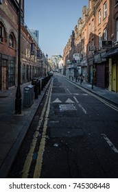 Londen, UK, 27 October 2017: Empty Street In The Morning On Brick Lane. Shops Still Closed