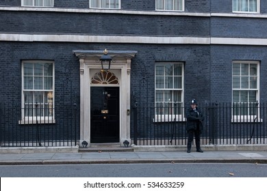 London, 28 November 2016. A guard in front of 10 Downing Street in London, the residence of Prime Minister of the United Kingdom.
